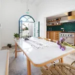 Pom Alaçatı Boutique Çeşme