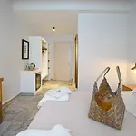 Pom Alaçatı Boutique