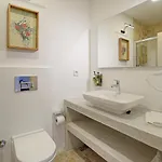 Pom Alaçatı Boutique
