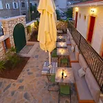 Pom Alaçatı Boutique Hotel *