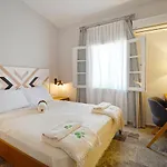 Pom Alaçatı Boutique *