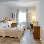 Pom Alaçatı Boutique * Çeşme