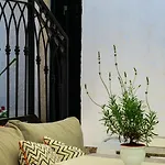 Pom Alaçatı Boutique Çeşme
