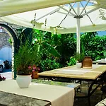 Pom Alaçatı Boutique Hotel