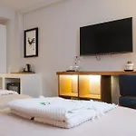 Pom Alaçatı Boutique Çeşme