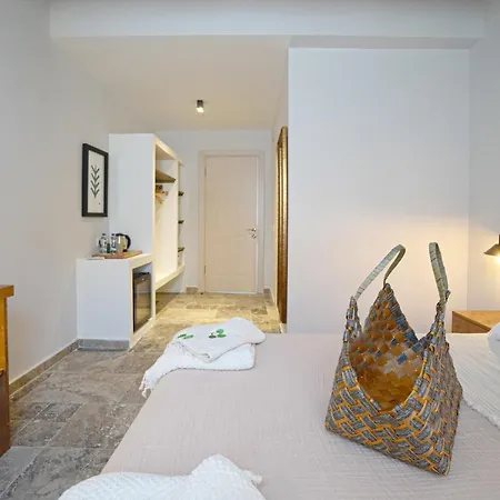 Pom Alacati Boutique