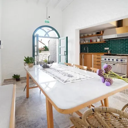 Pom Alacati Boutique Çeşme