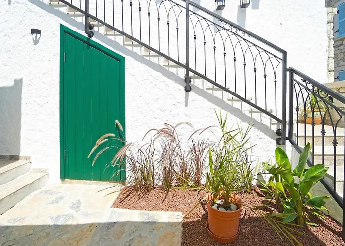 Pom Alacati Boutique