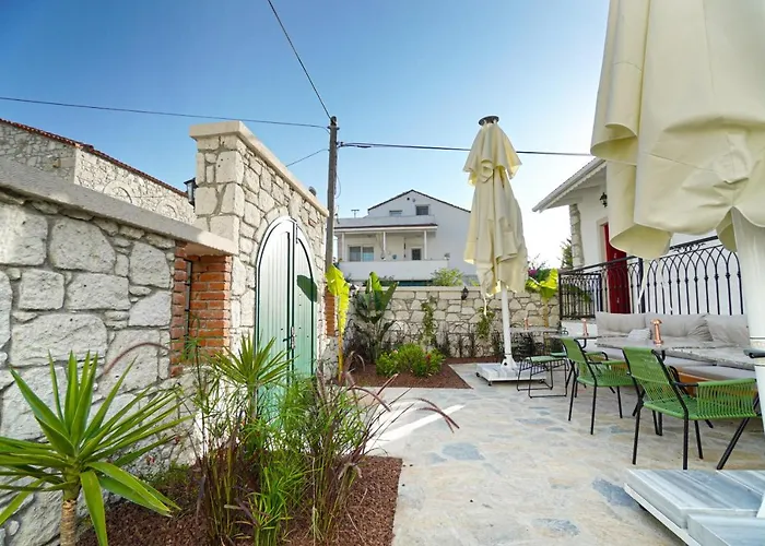 Pom Alacati Boutique *