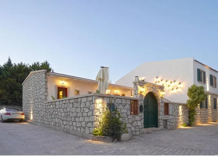 Pom Alacati Boutique *