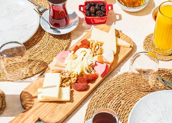 Pom Alacati Boutique *